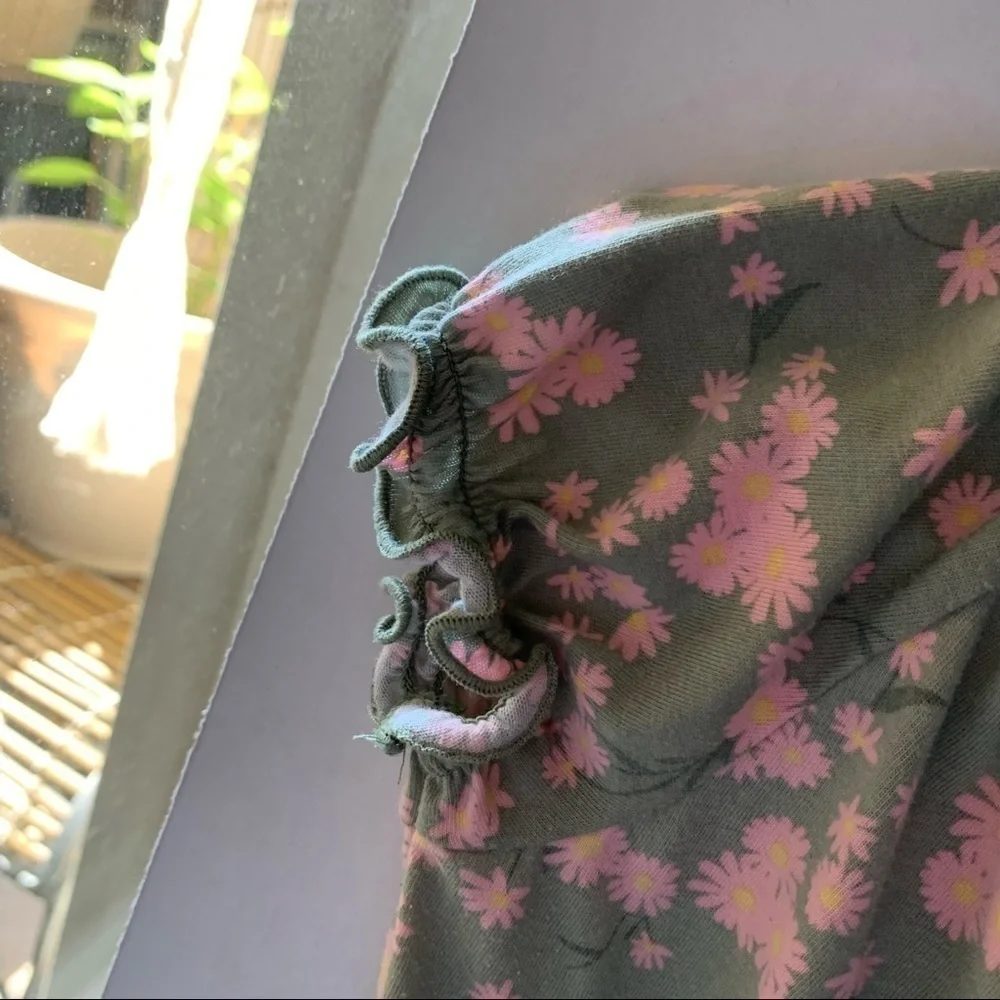 The Children’s Place Girl blouse olive & pink flowers. Size 5/6